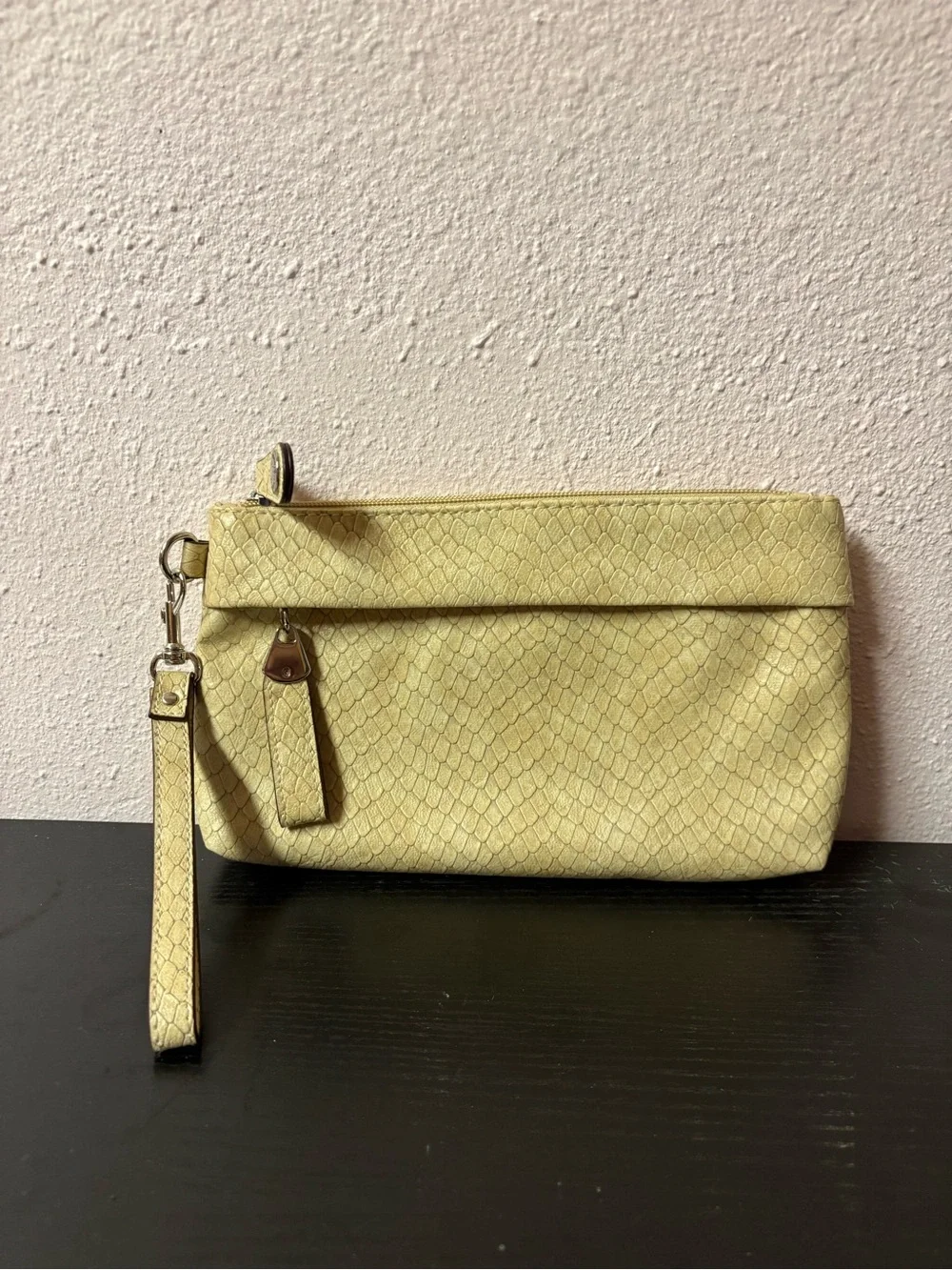 Genna De Rossi Pale Yellow Snakeskin Embossed Wristlet Clutch Bag